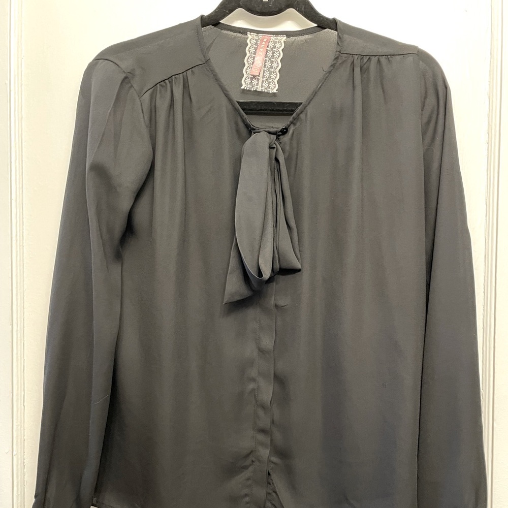 Mauve brand black long sleeve blouse.